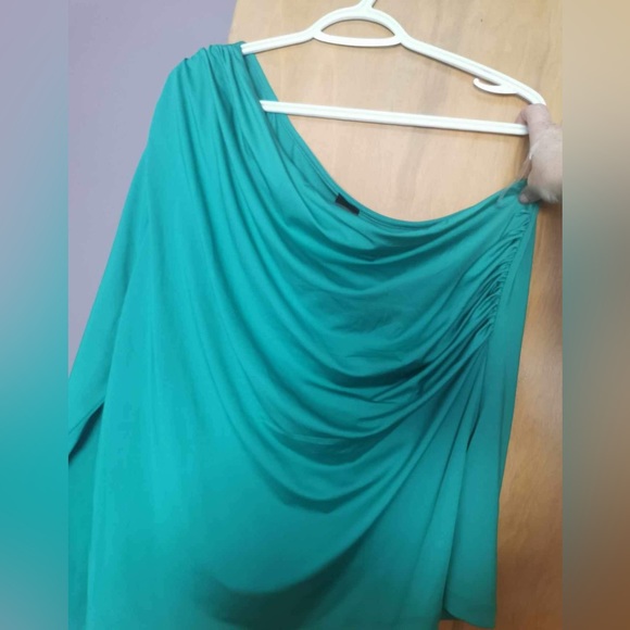 Women’s off the shoulder top - Picture 2 of 3